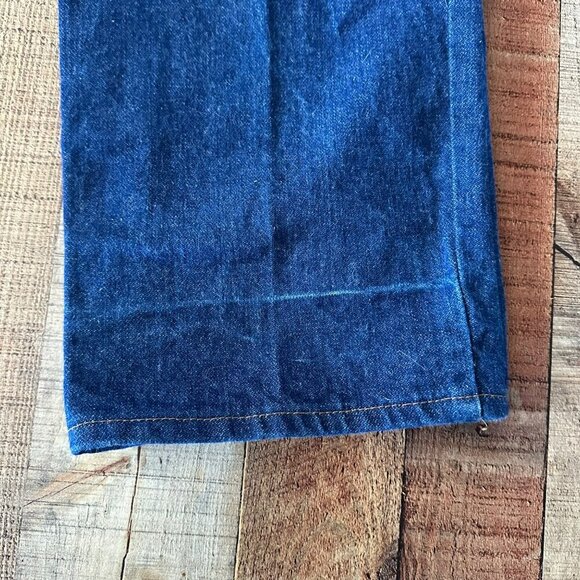 Vintage Blue Denim Jeans With Classic Fit & Slightly Worn Charm - Picture 6 of 8